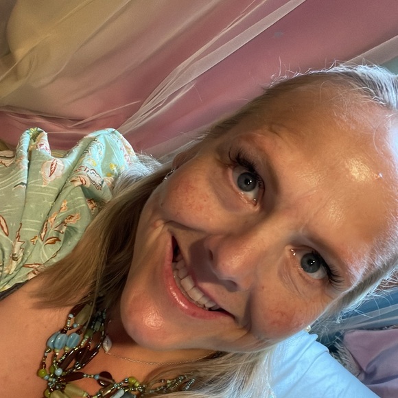 Meet your Posher, Rebekah - Picture 2 of 3